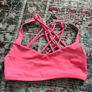Lululemon Free to be Wild - size 6